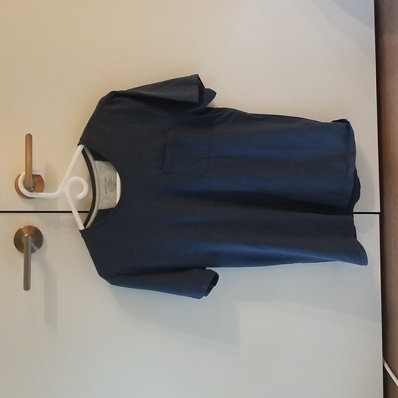 🎊SALE🎊 Banana Republic T-shirt 100% Cotton M - Picture 1 of 3